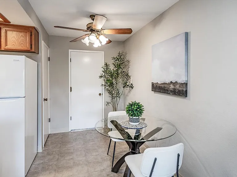 18948 Sara Park Cir — Photo 6