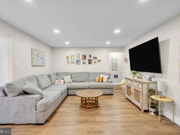 13 Brighton Pl, Sewell, NJ 08080