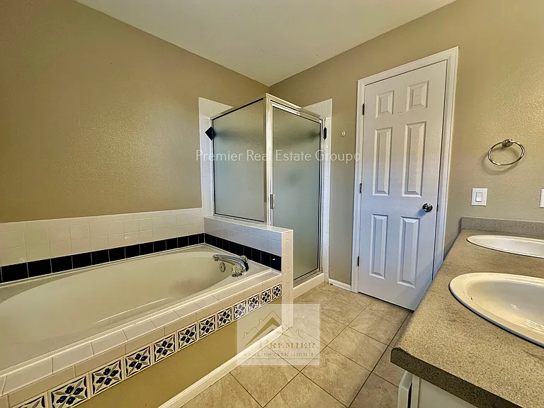 4394 Gunbarrel Dr — Photo 16