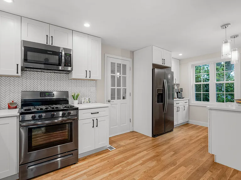 1 Harmon Dr — Photo 4