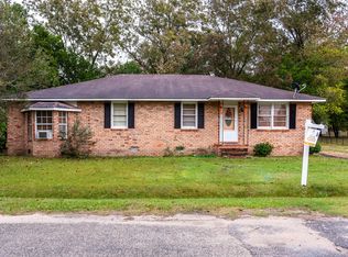 120 Calhoun St, Manning, SC 29102