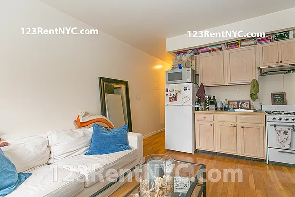 Rented by Chartwell Manhattan Realty | media 9