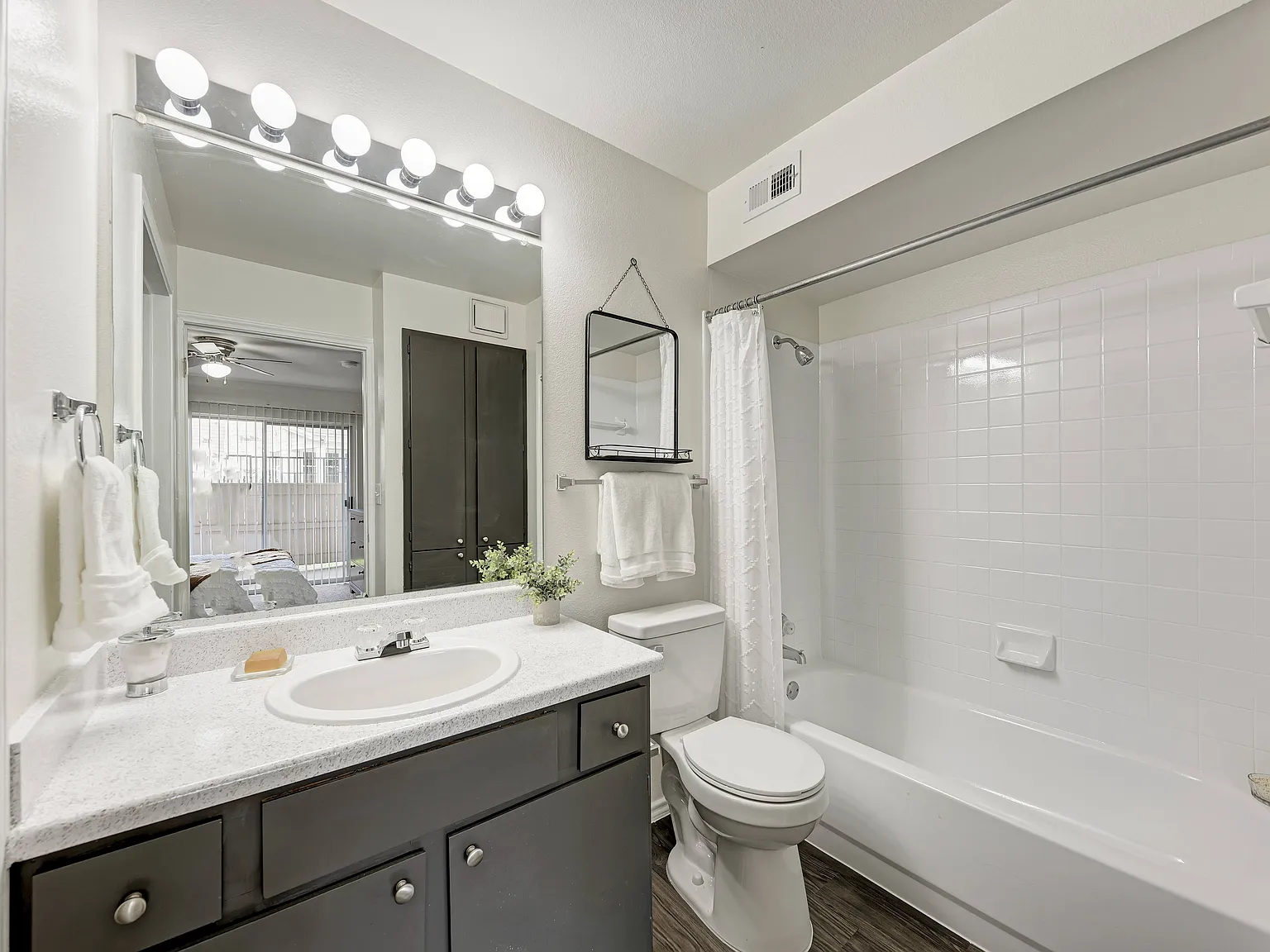 Arrowhead Park Apartments — Photo 3