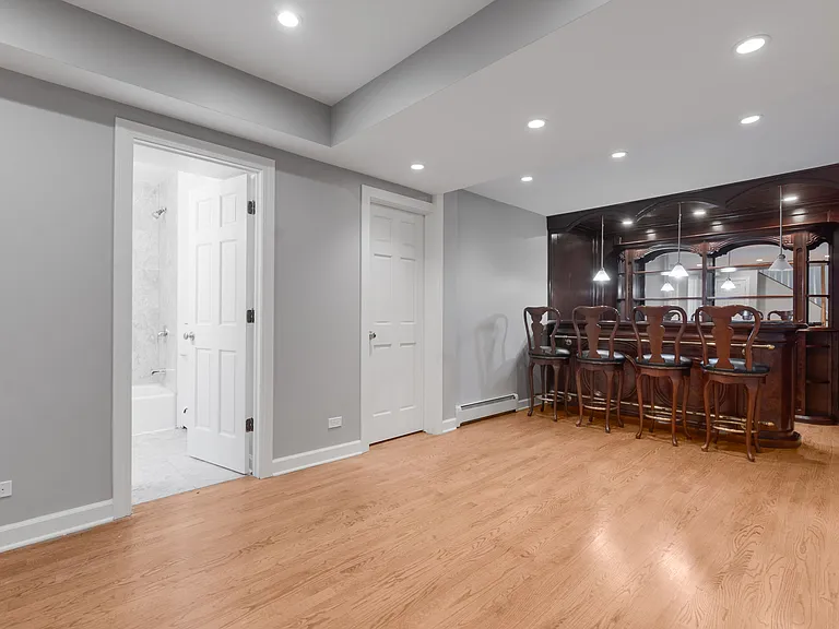 416 W Surf St #101 — Photo 10