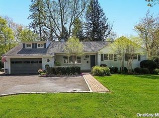 48 N Woodhull Rd, Huntington, NY 11743