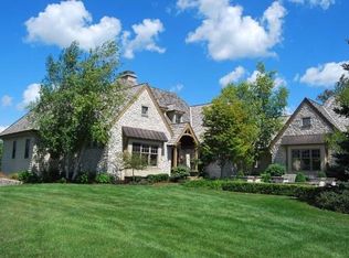 9842 N Hilltop Ln, Mequon, WI 53092
