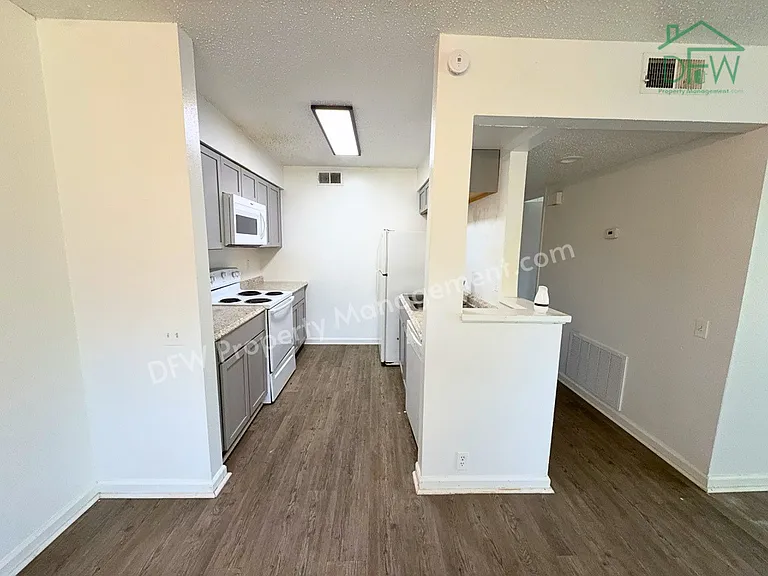 2613 Amherst Ct — Photo 4