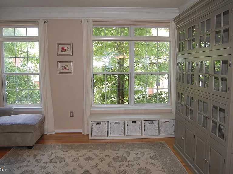194 Martin Ln — Photo 3