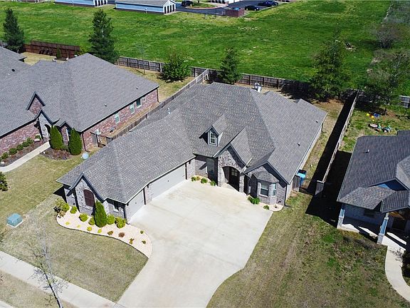 2nd image of 3004 SW Satinwood Ave