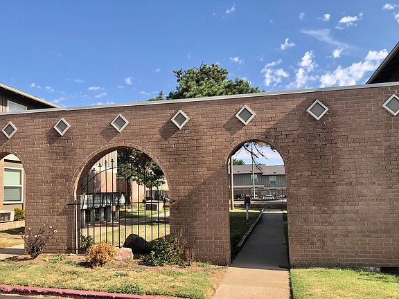 3rd image of 633 W Vandament Ave APT 256