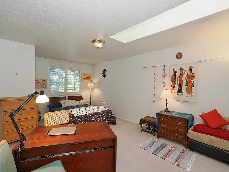 274 E Millpoint Pl — Photo 9