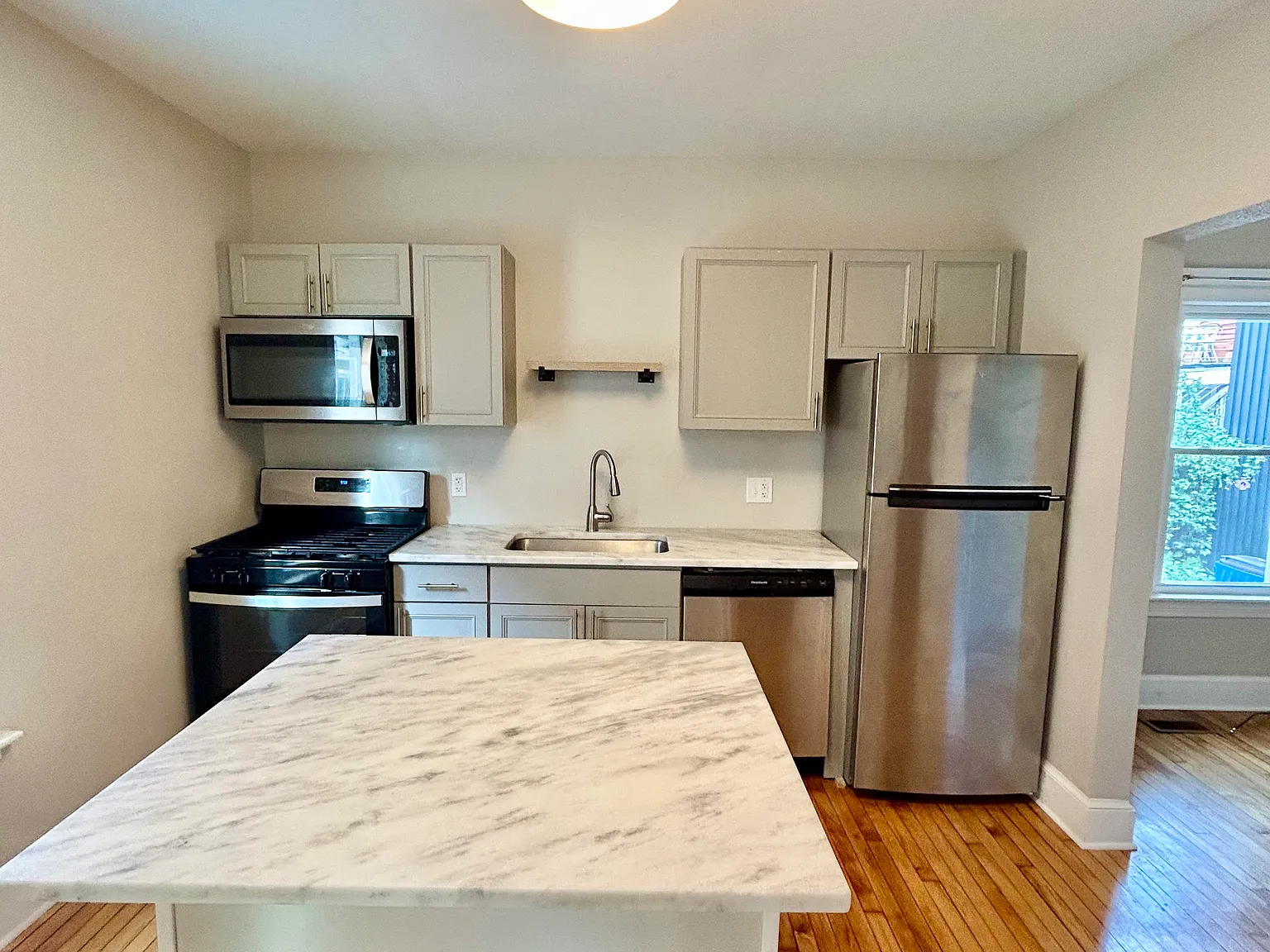 1 bed, 750 sqft, $1,150 — Photo 4