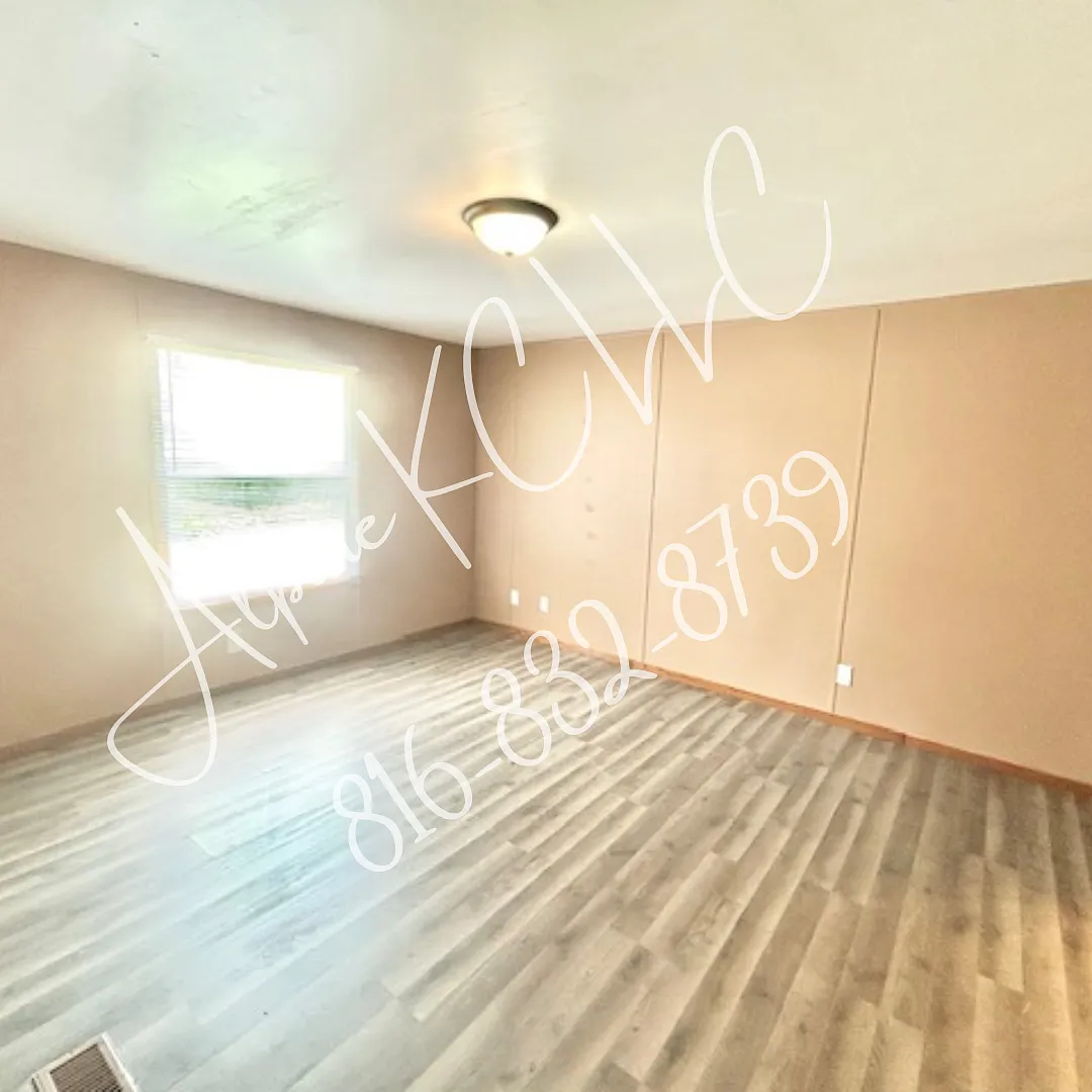 4 bed, 1100 sqft, $1,250 — Photo 2