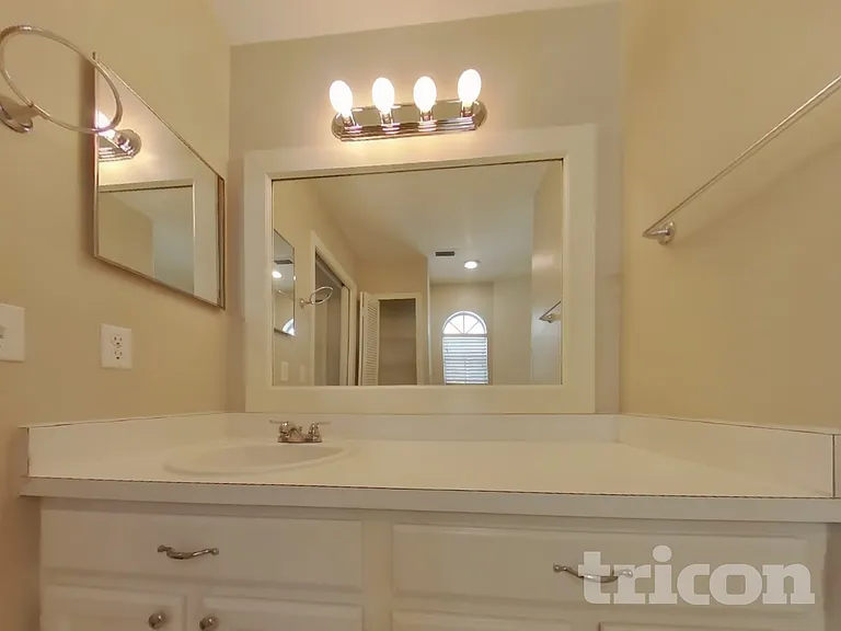 1627 Chatham Cir — Photo 9