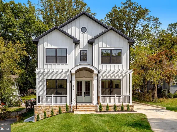 4517 Clermont Pl, Garrett Park, MD 20896