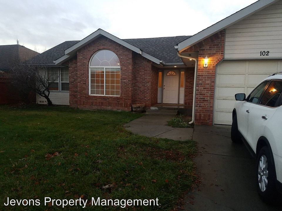 1st image of 102 S Holly Dr