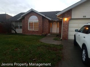 102 S Holly Dr, Moxee, WA 98936