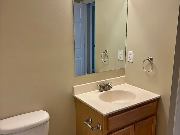 Lakepointe Apartment Homes — Photo 27