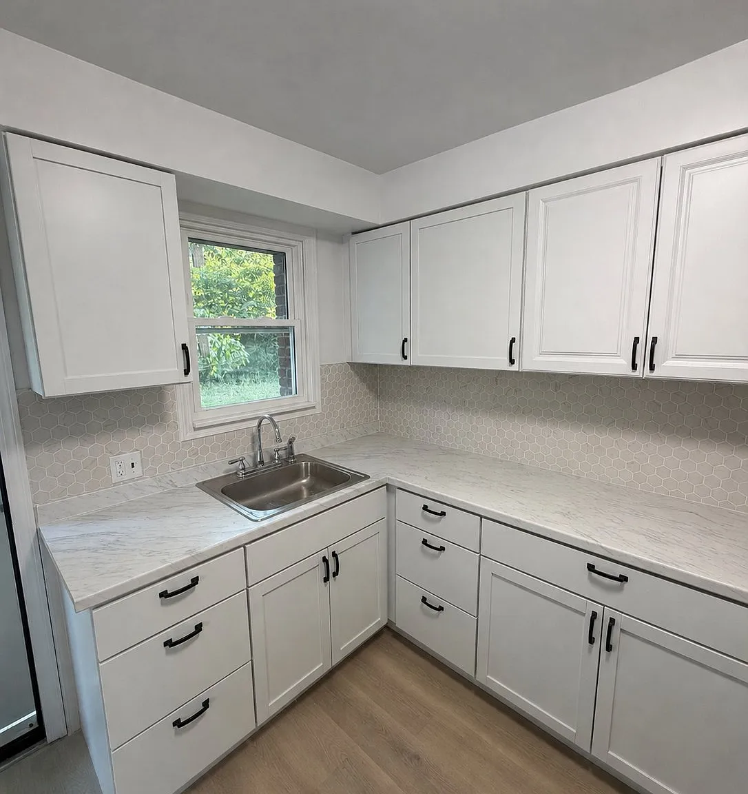 3 Bedroom Voucher Accepted! - 21748 Moross Rd, Grosse Pointe, MI — Photo 3