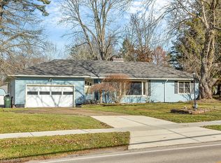 245 E Pioneer Trl, Aurora, OH 44202