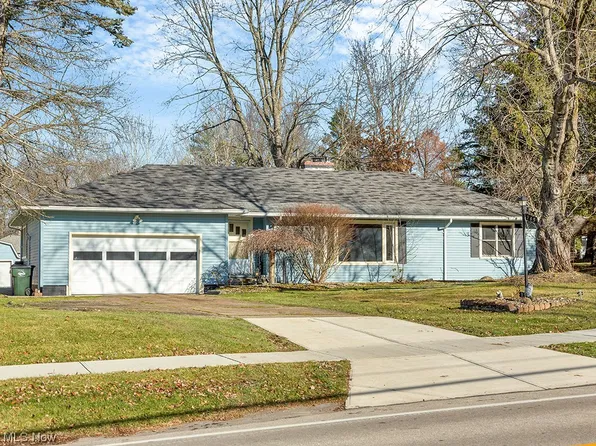 245 E Pioneer Trl, Aurora, OH 44202