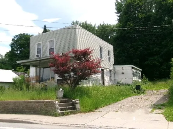 1876 New York Rte #67, Valley Falls, NY 12185