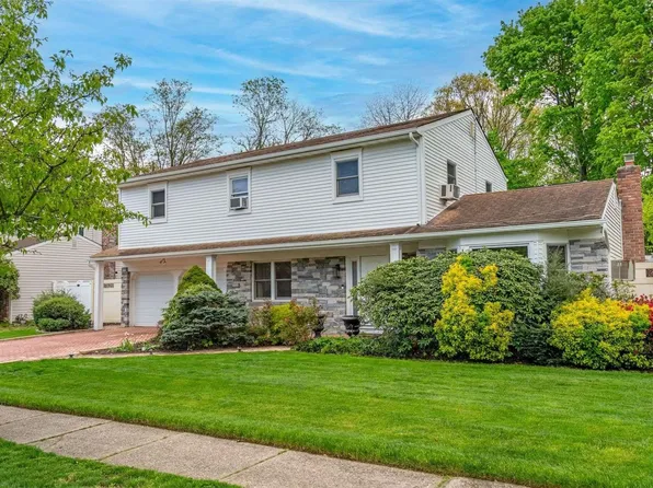 723 3rd Avenue, East Northport, NY 11731