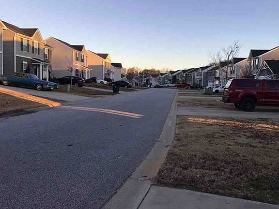 Exterior Neighborhood (street photo)