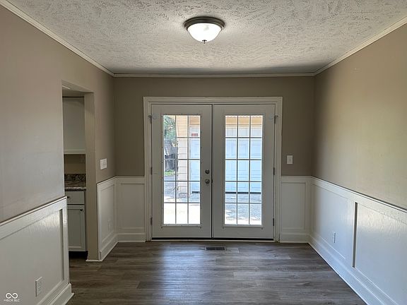 4th image of 8212 Laughlin Dr