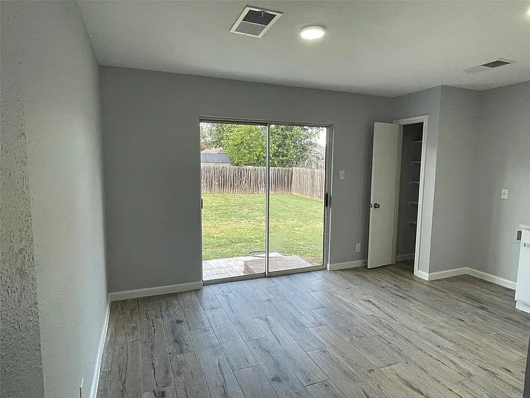 2911 Donnell Dr — Photo 6