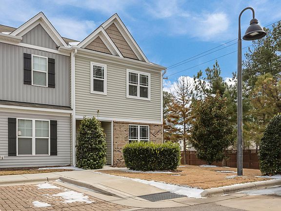 3rd image of 8856 Commons Townes Dr