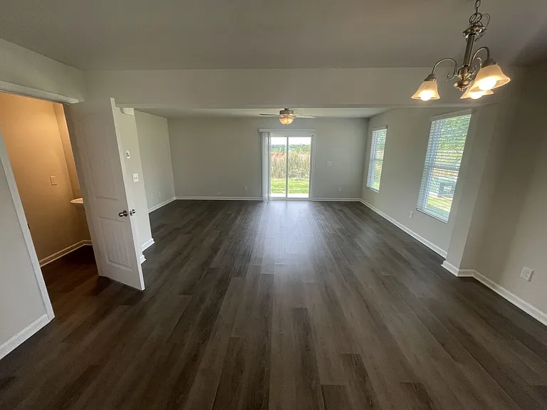 1100 Peony Ln — Photo 10