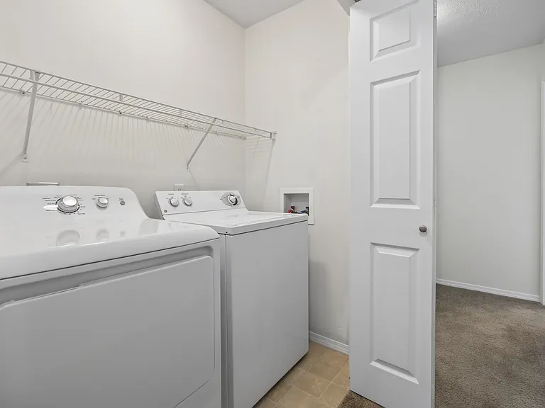 3 Ross Dr #6 — Photo 2