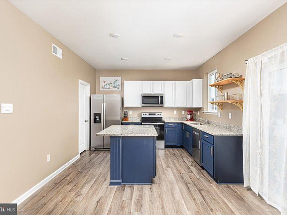 2nd image of 294 Aylesbury Ln