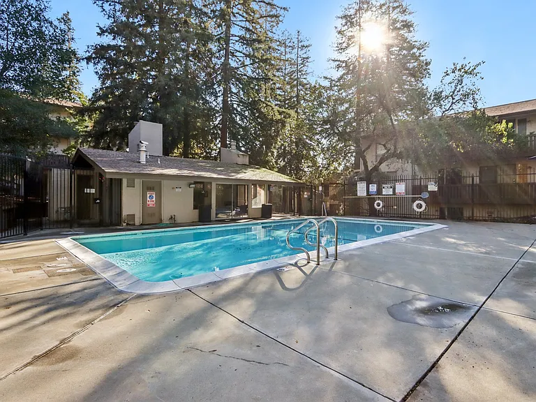 2 bed, 1.0 bath, 840 sqft, $2,245 — Photo 15