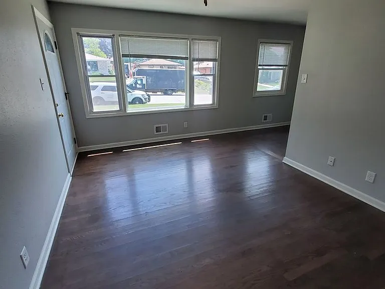 514 Lakeview Ave. (4 Unit) — Photo 2