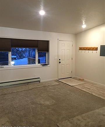 2nd image of 3913 Lyle Ave
