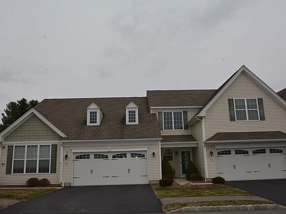 5th image of 33 Herrick Dr Unit 33