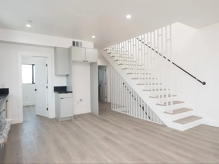 1573-1579 Ricardo St #1575 — Photo 8