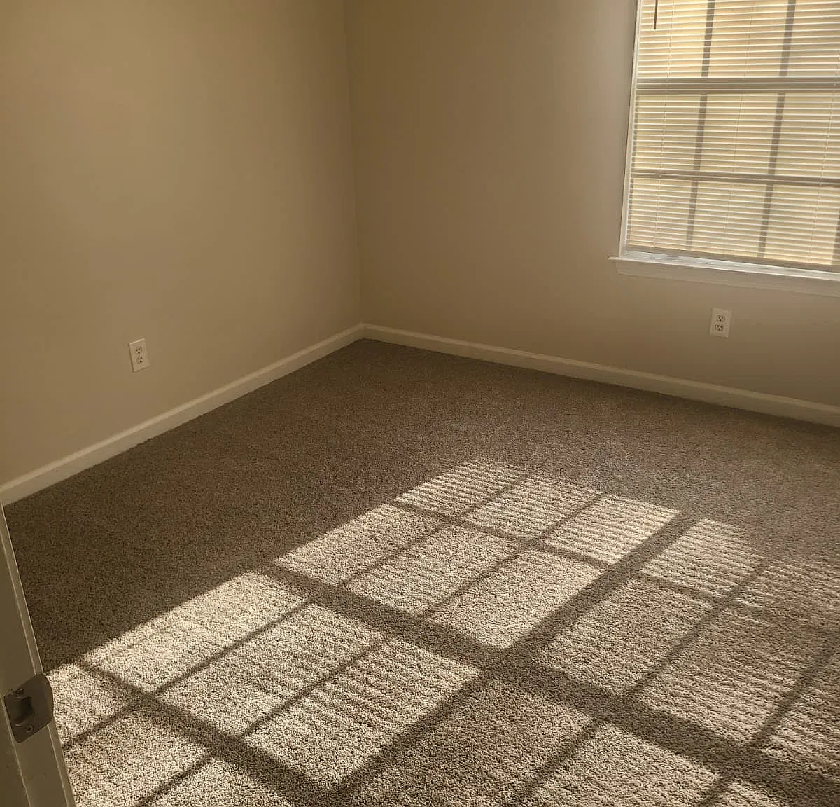 3 bed, 1837 sqft, $2,200 — Photo 3