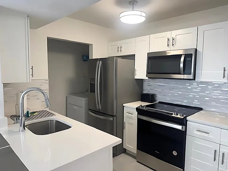 11588 Westwood Blvd — Photo 9