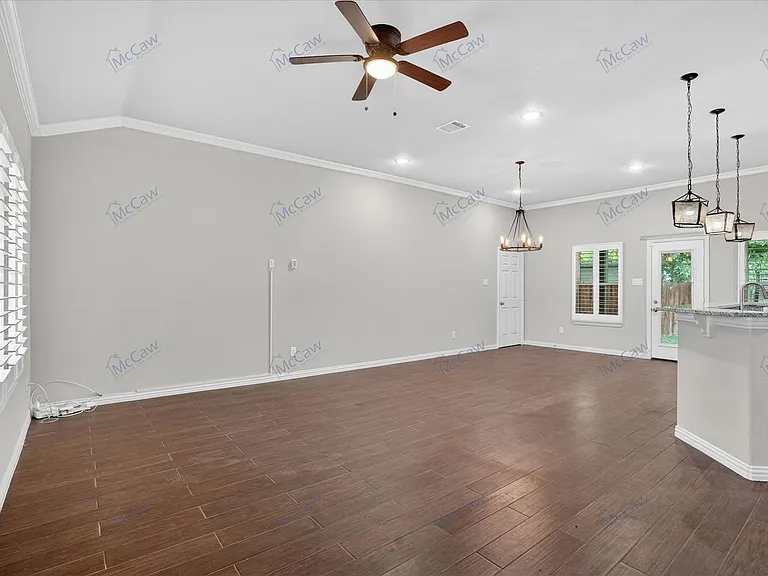 1310 Yale St — Photo 4