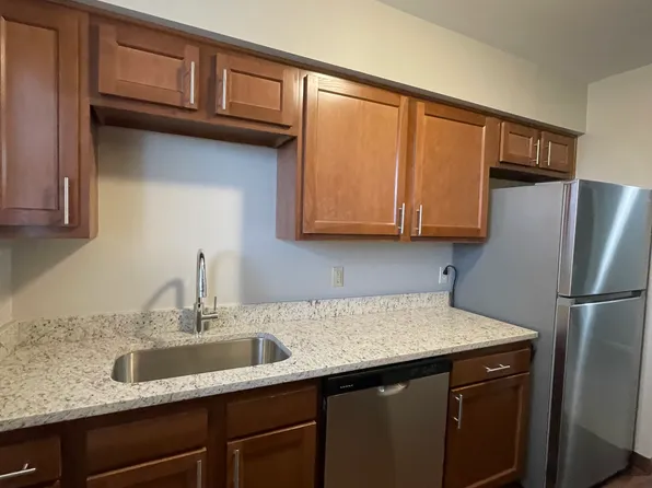 4 Bellaire Dr APT 12, New Castle, PA 16105