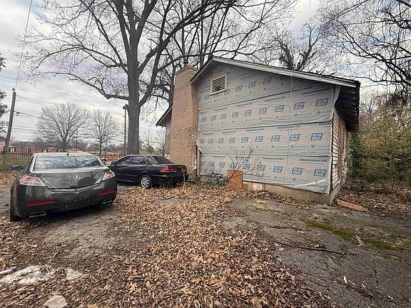 4th image of 3061 Southern Ave