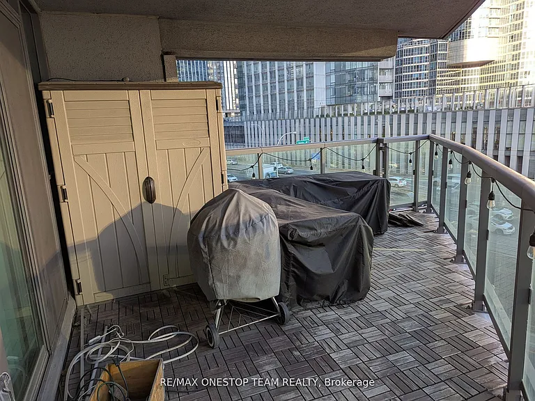 19 Grand Trunk Cres #811 — Photo 12