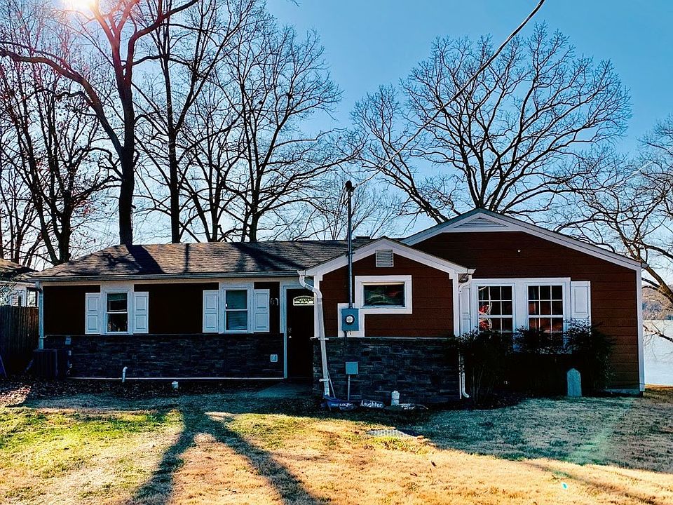 1st image of 105 Woodrow Dr