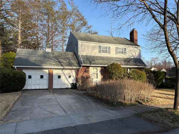 24 High Street, East Williston, NY 11596