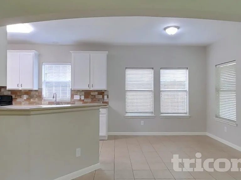8523 W Highlands Xing — Photo 6