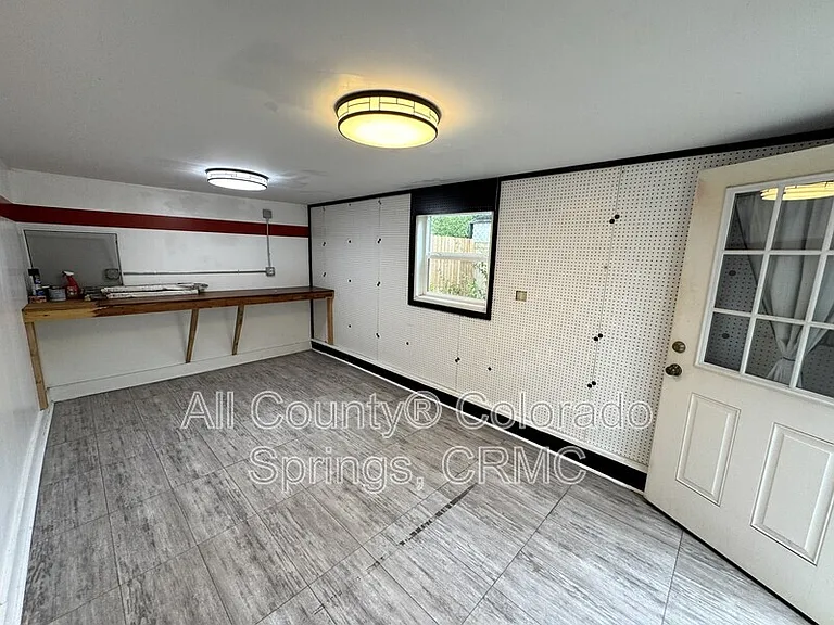 219 E Jefferson St — Photo 24