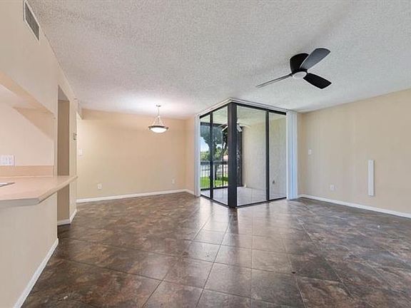 3rd image of 820 Lavers Cir APT 208